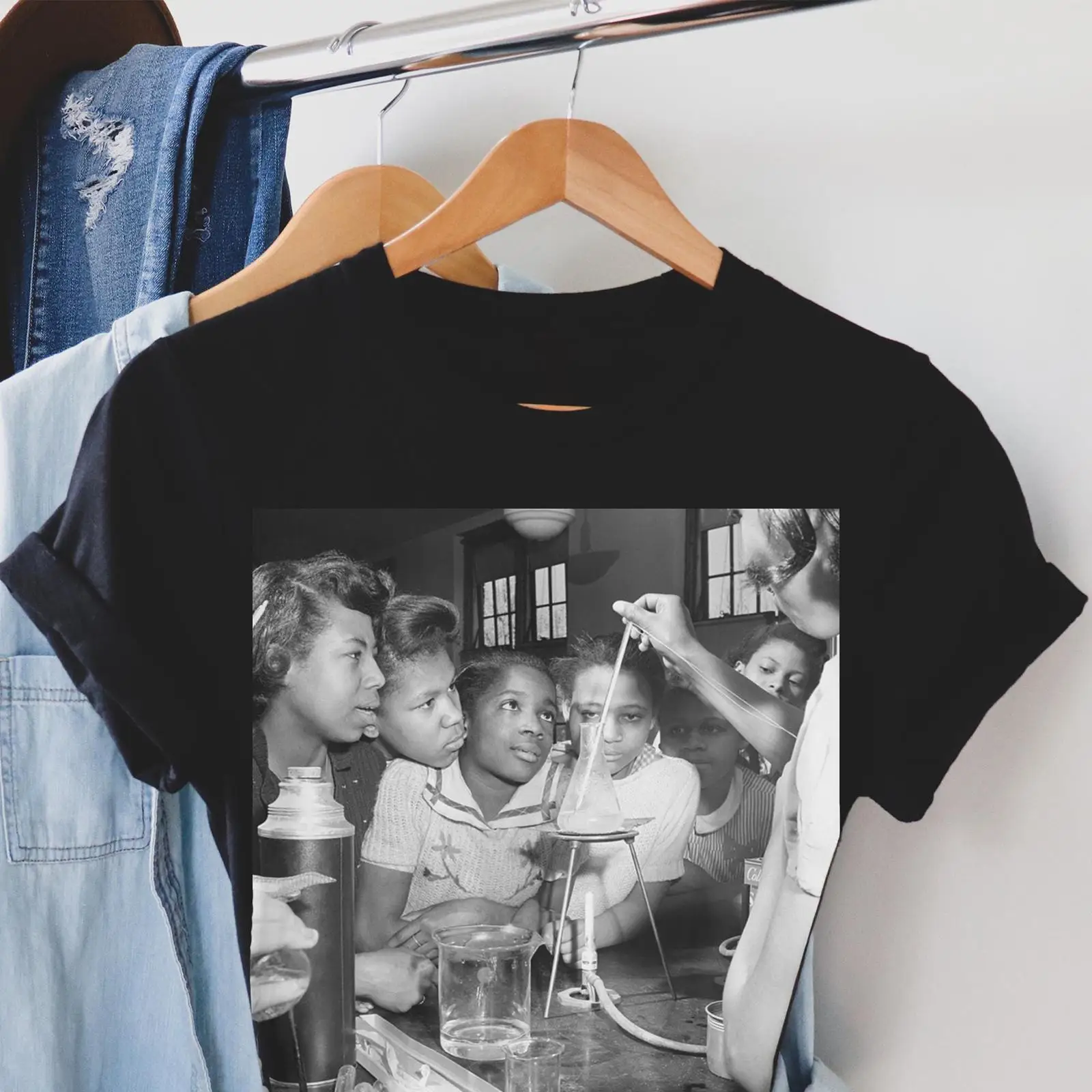 Men'S Fashion History - تي شيرت للفتيات السمراوات في فصول