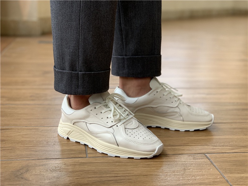 أحذية رجالية كاجوال بيضاء ذات  - مراجعة Mens Fashion Trainers وسعره